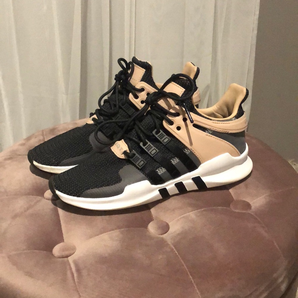 Women’s adidas tennis shoes